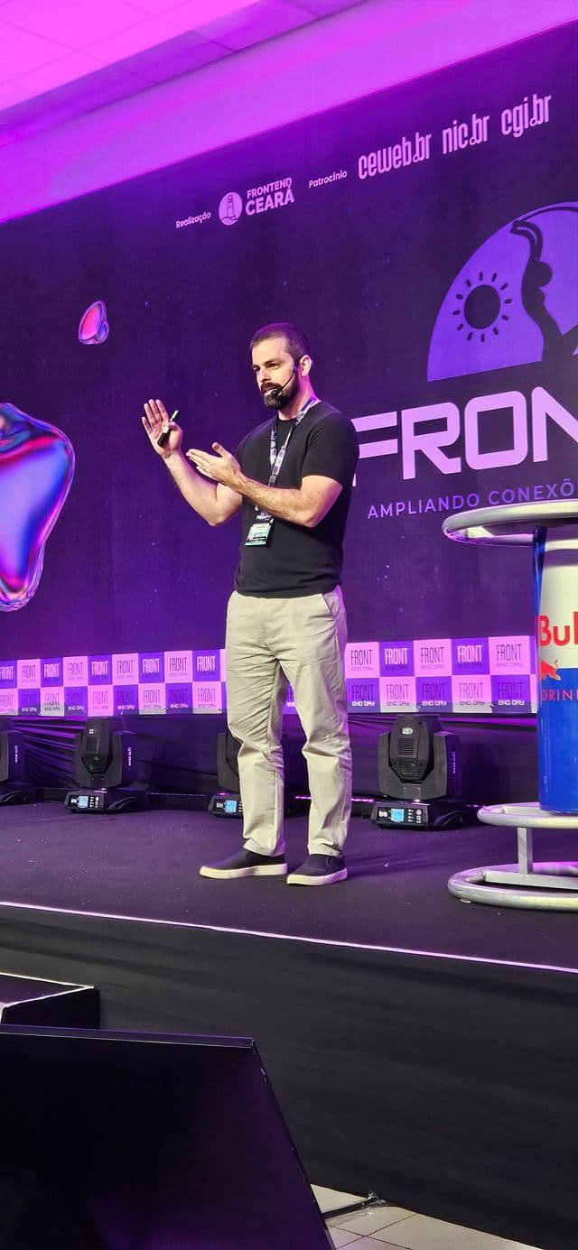 Leonardo Leitão, professor e fundador da Cod3r